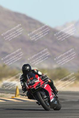 media/Oct-30-2025-Racers Edge (Thu) [[dabbdaf680]]/3-B Group/Session 2 (Turn 14)/